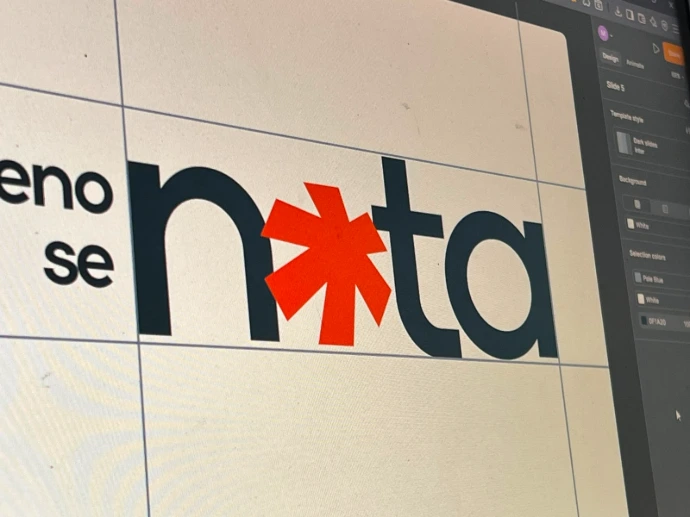 Logo de Nota Marketing en software de diseño